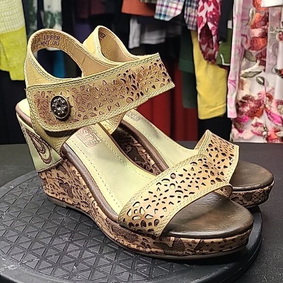 L'artiste Spring Step Wedges - Picture 3 of 10